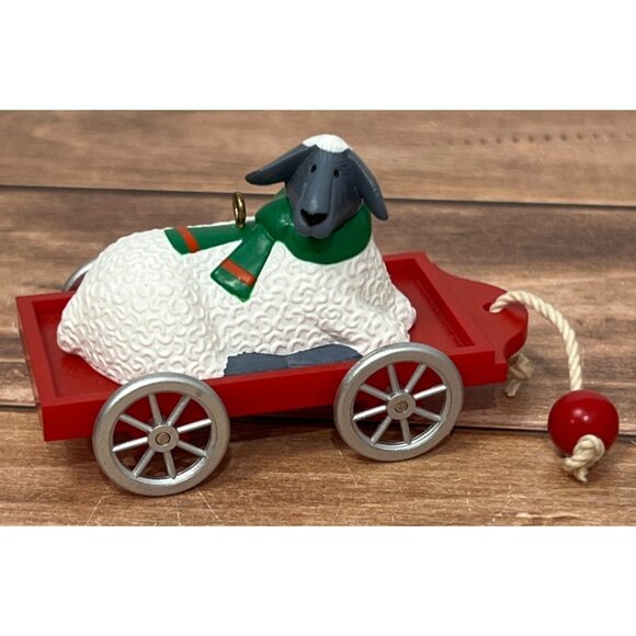 1989 HALLMARK KEEPSAKE ORNAMENT QX466-5 NOSTALGIC LAMB ON WAGON - Picture 1 of 8